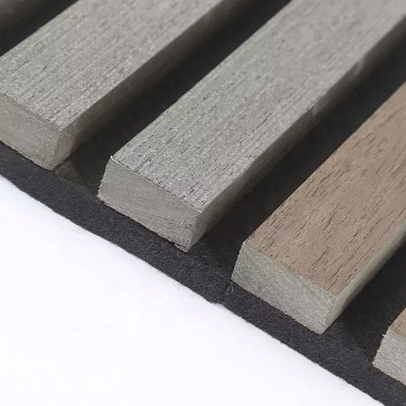 Avantages du plafond en bois naturel Matériau insonorisé Installation rapide